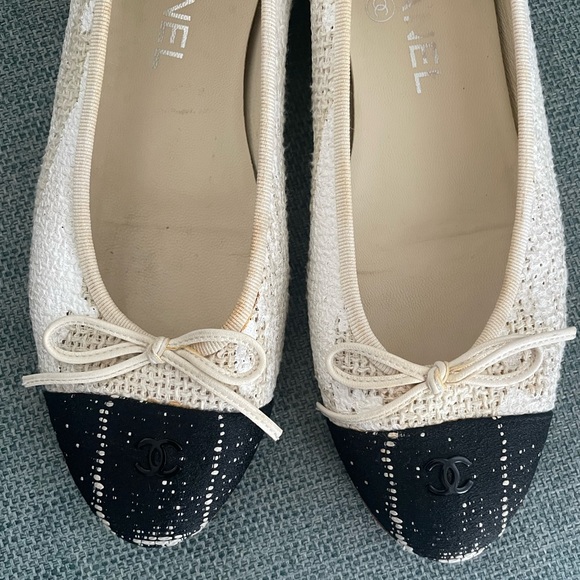 Chanel Ballet Flats. Black and white tweed. - Picture 3 of 4